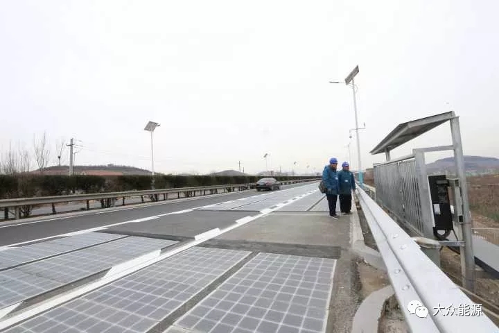 漲知識！高速公路上汽車怎么邊跑邊？