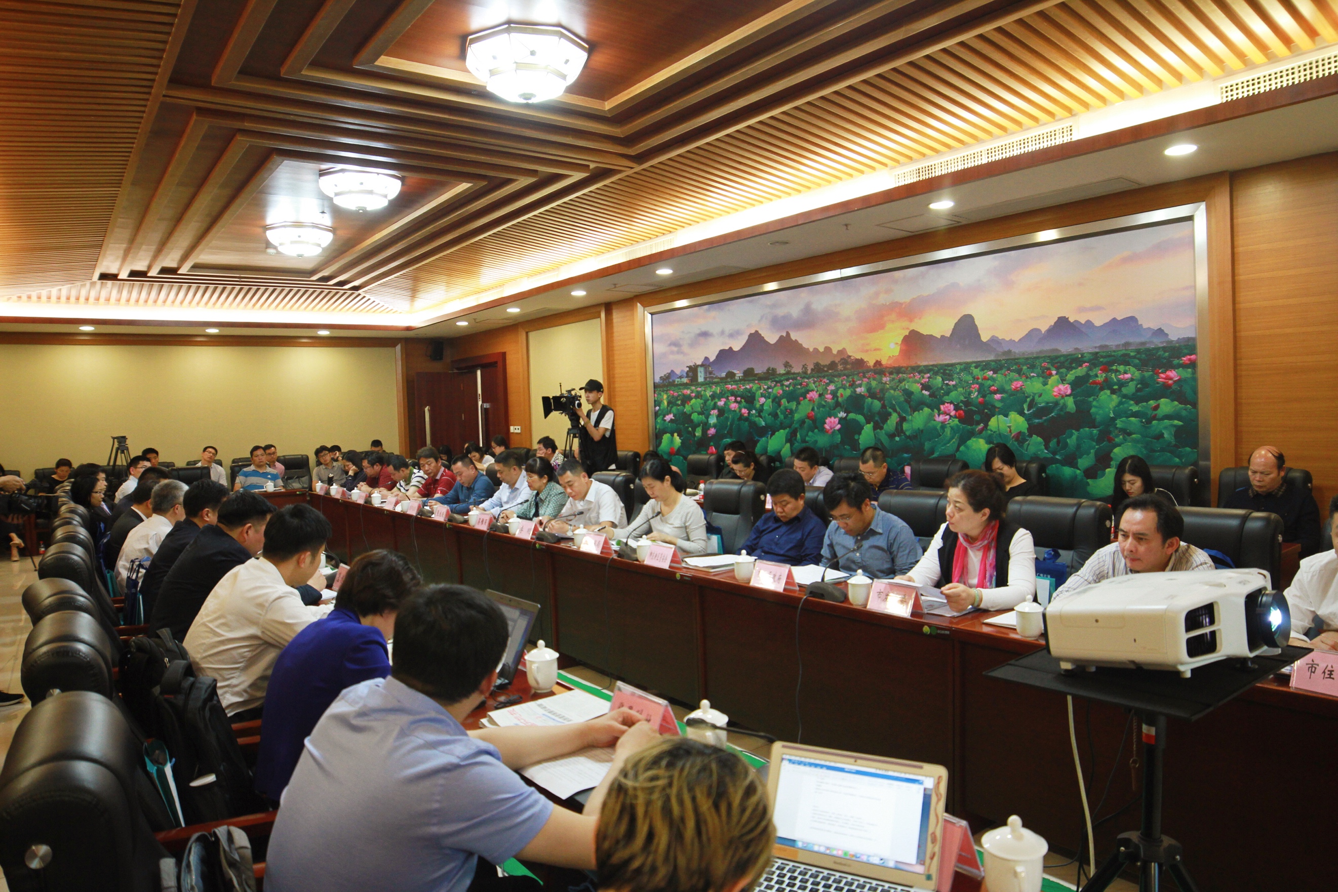 打好污染防治攻堅戰項目對接及供需交流會在柳州舉行