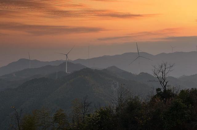 南雄建成粵北最大型風電項目，犁牛坪風電場二期并網投產